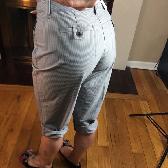 NWT Liz Claiborne black white stripe capris petite - Picture 5 of 8